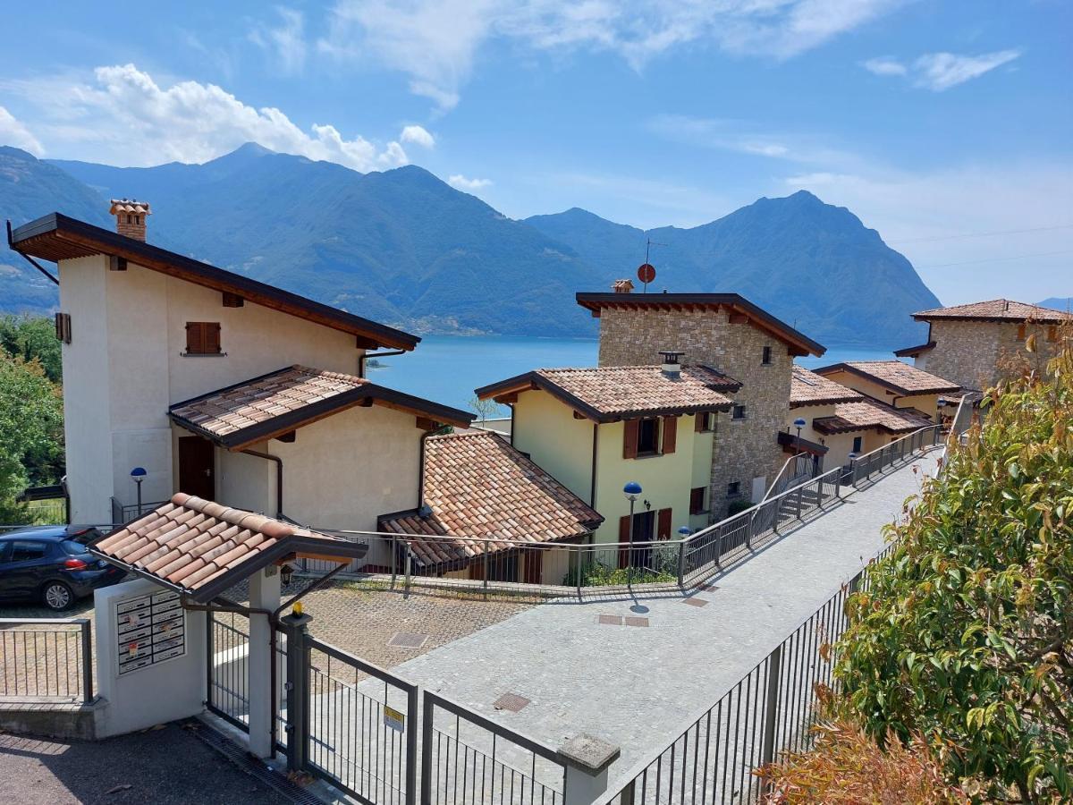 Iseo Lake Villa Con Vista Lago E Piscina Costa Volpino Exterior photo