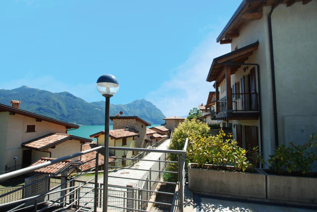 Iseo Lake Villa Con Vista Lago E Piscina Costa Volpino Exterior photo