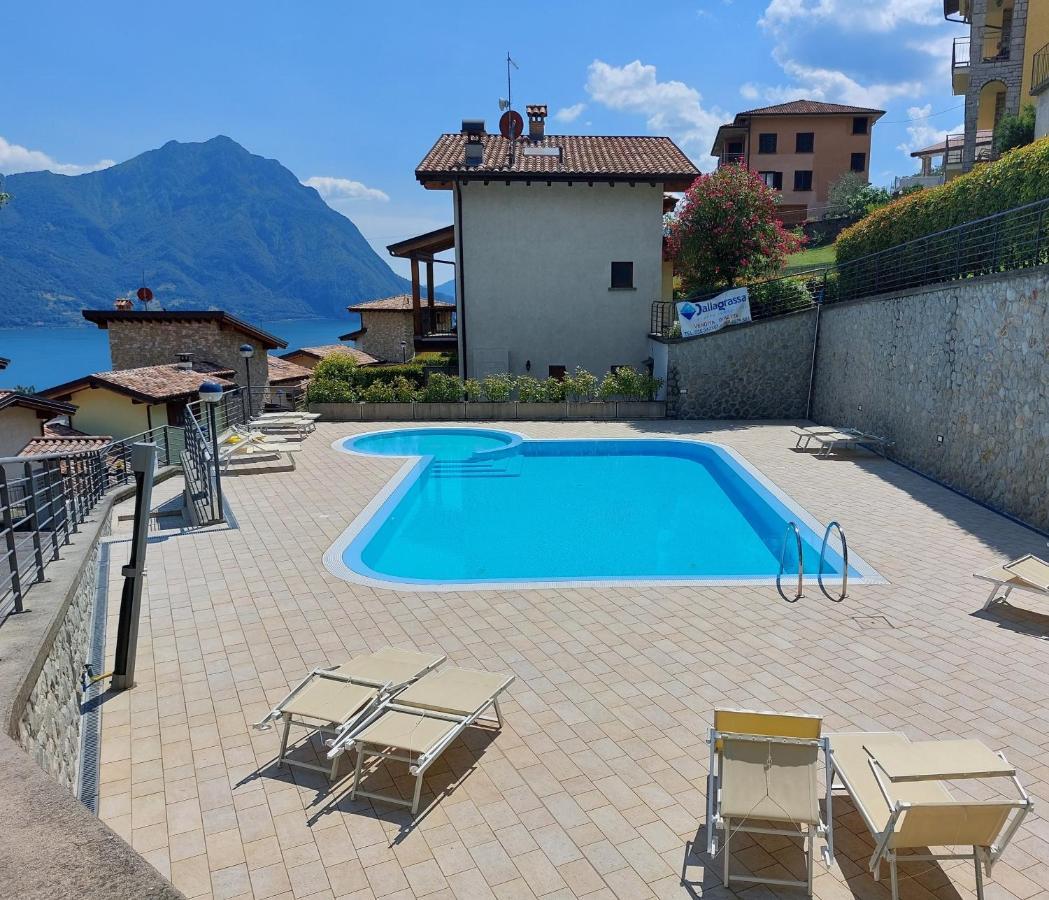 Iseo Lake Villa Con Vista Lago E Piscina Costa Volpino Exterior photo